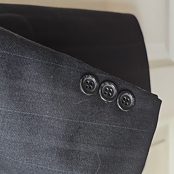 Beautiful man's 2 pce suit. - Picture 6 of 13